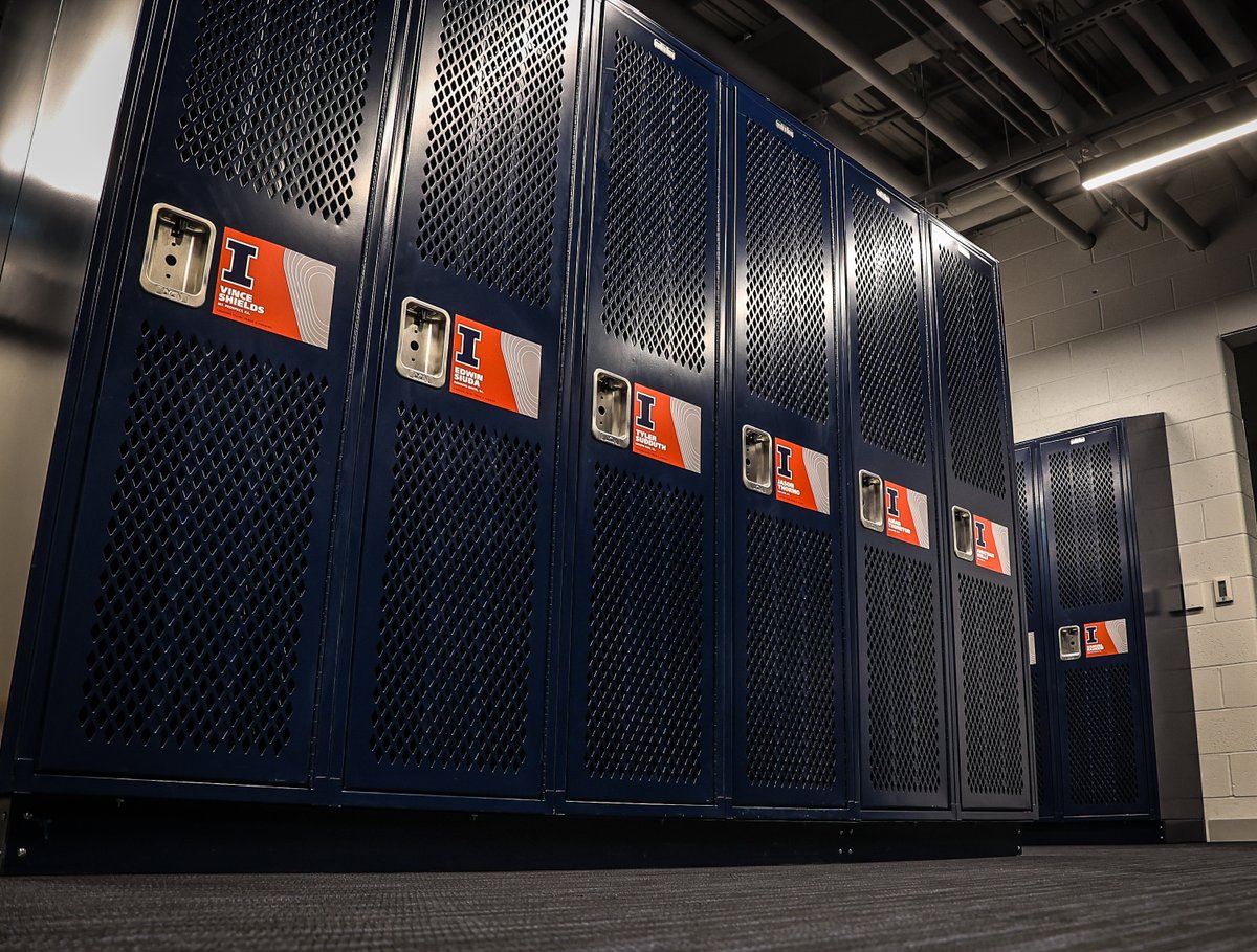 IlliniTrackXC's tweet image. 𝐃𝐄𝐌𝐈𝐑𝐉𝐈𝐀𝐍 𝐏𝐀𝐑𝐊

🔶Updated locker rooms and training areas
🔷Student-athlete development lounges
🔶New video and meeting rooms
🔷Fully renovated Gary R. Wieneke Track

We can’t wait to get to work in our new 🏠 

#JointheFight | #Illini