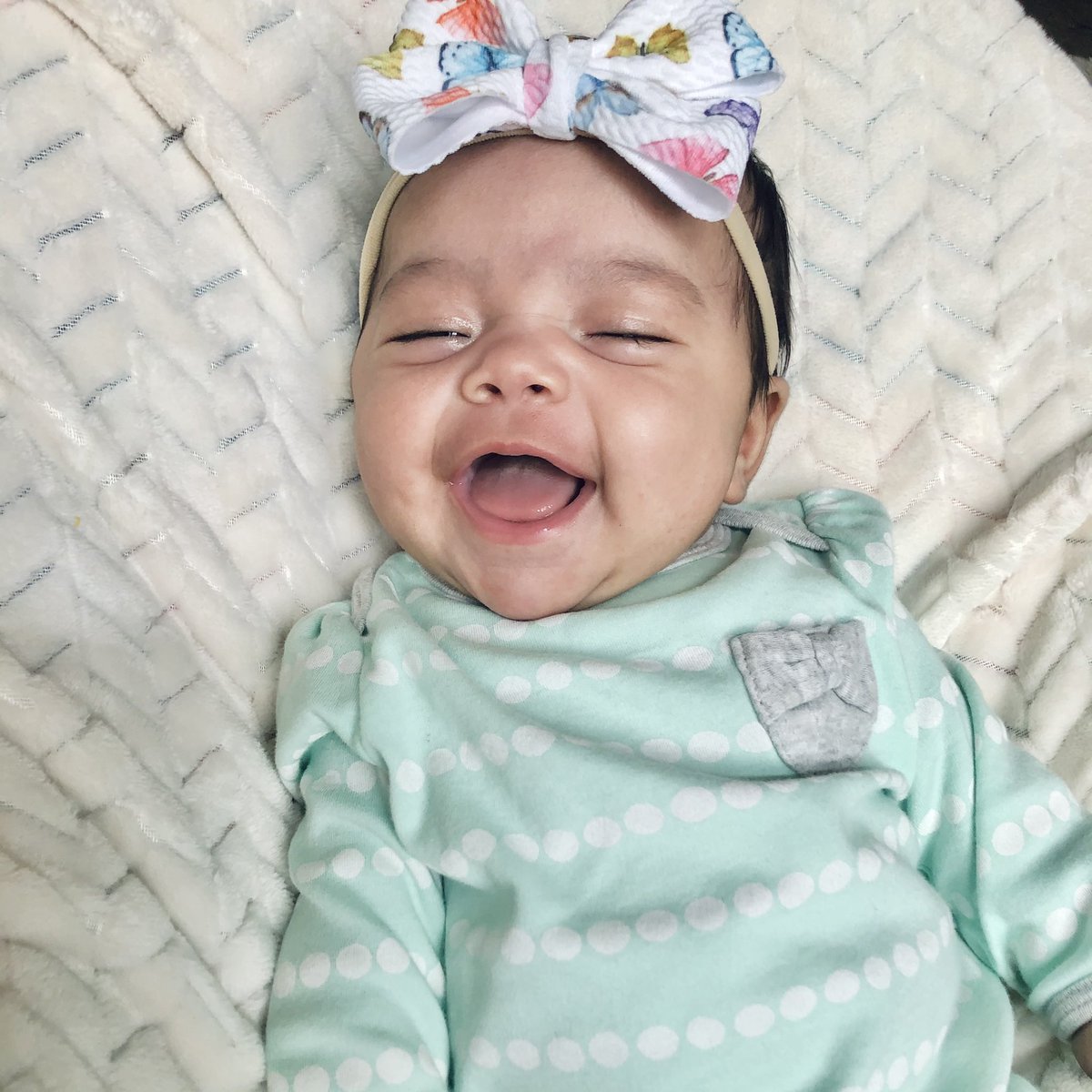 Baby girl in her butterfly headband 🦋 available on my shop, link in the bio 💛