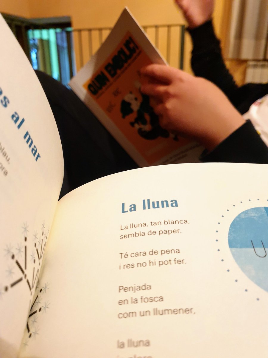 BetDachs's tweet photo. 📚 Aquest vespre, duel de #poemes amb l'Oriol, llibres en mà i jugant a qui troba l'embarbussament més difícil amb #plouenpoemes i #quinembolic, dues joies de @Eumo_Editorial i de les grans @MaicaBernal, @VanesaAmatC i la Isabel Montañá de la nostra @evoltrega
#ensencantallegir https://t.co/O2YauKMqV6