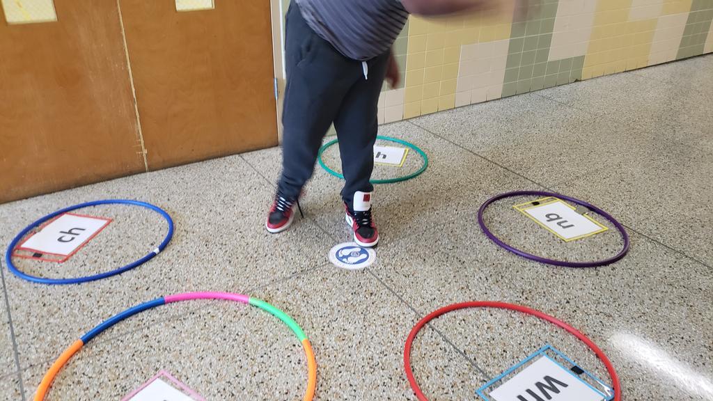 jgivens75's tweet photo. I knew the slinky was a great blending tool but this guy suggested we use a slinky as a pointer during our diagraph review game. When a word was read, the slinky was slung @ the proper diagraph. What fun! #makekearningfun #movetolearn #ogplus @JillACarter1 @L_DeDeo @franbowman1 https://t.co/SwWpy3ikKZ