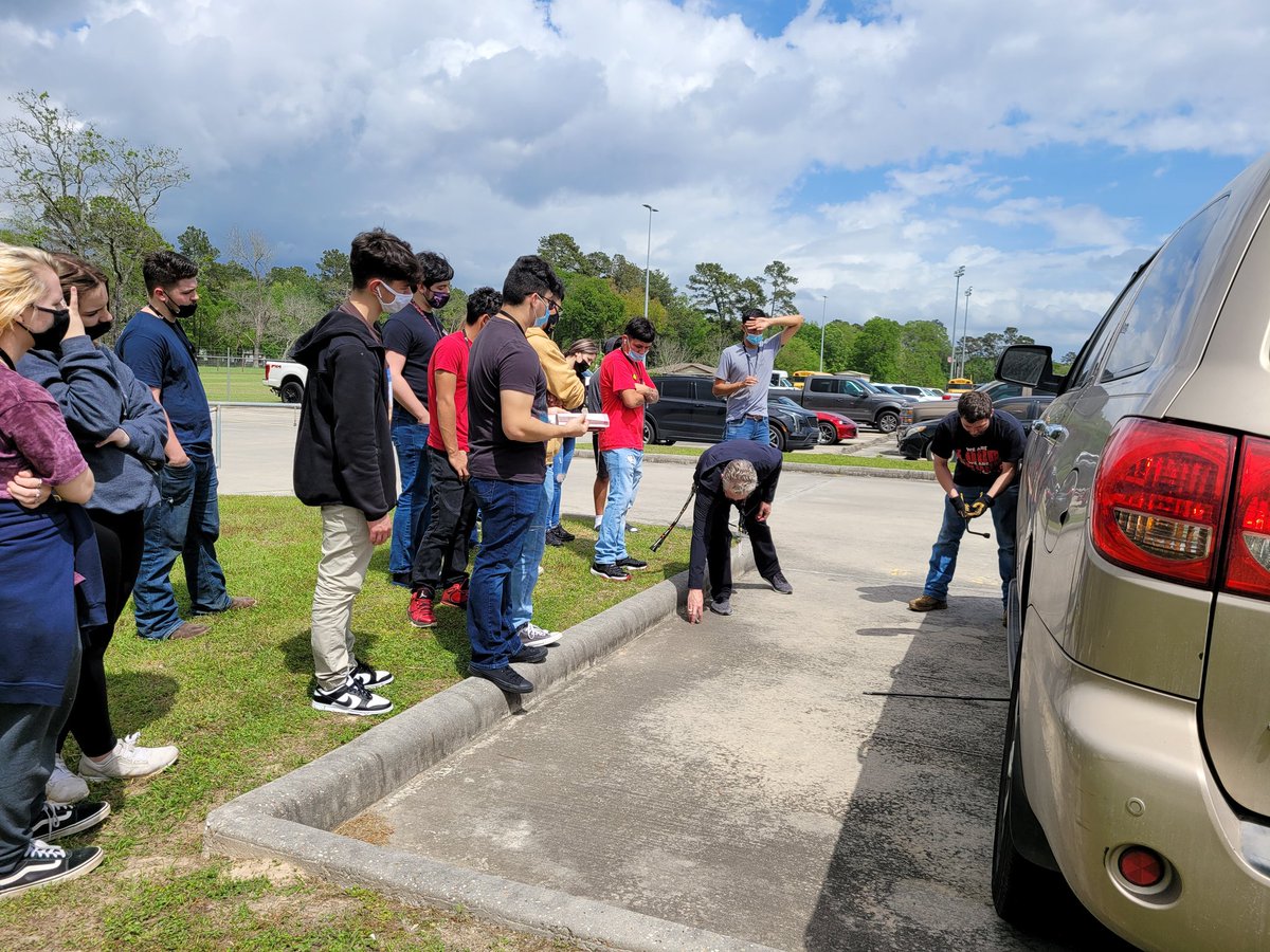 ahons_cte's tweet image. Mr. Fortenberry and Mr. Froman are co-teaching seniors on how to change a tire! #reallifestuff @PorterSpartans #spartanslearn