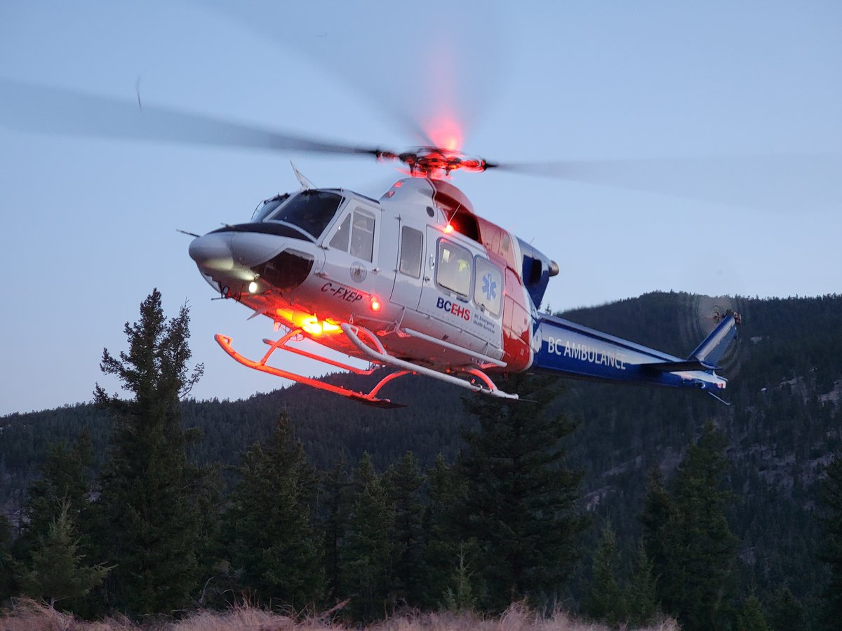 Assisting the BC Ambulance Service is one of our most important roles. We often work with them to help with getting an injured person onto a helicopter or into an ambulance for rapid transport to a hospital.
#searchandrescue #bcsara