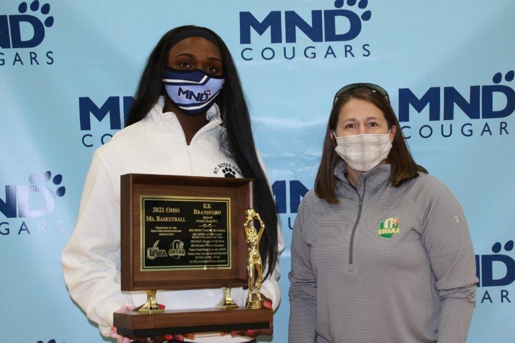 Mount Notre Dame junior KK Bransford received the Ohio Ms. Basketball award this afternoon from ⁦<a href="/jack_windon/">jacki windon</a>⁩ at the ⁦<a href="/OHSAASports/">OHSAA Sports</a>⁩. ⁦<a href="/WCPO/">WCPO 9</a>⁩ ⁦<a href="/MNDCougsBBall/">MND Basketball</a>⁩ ⁦@OGBR_Basketball⁩ ⁦<a href="/SWDistrict/">SWDAB</a>⁩