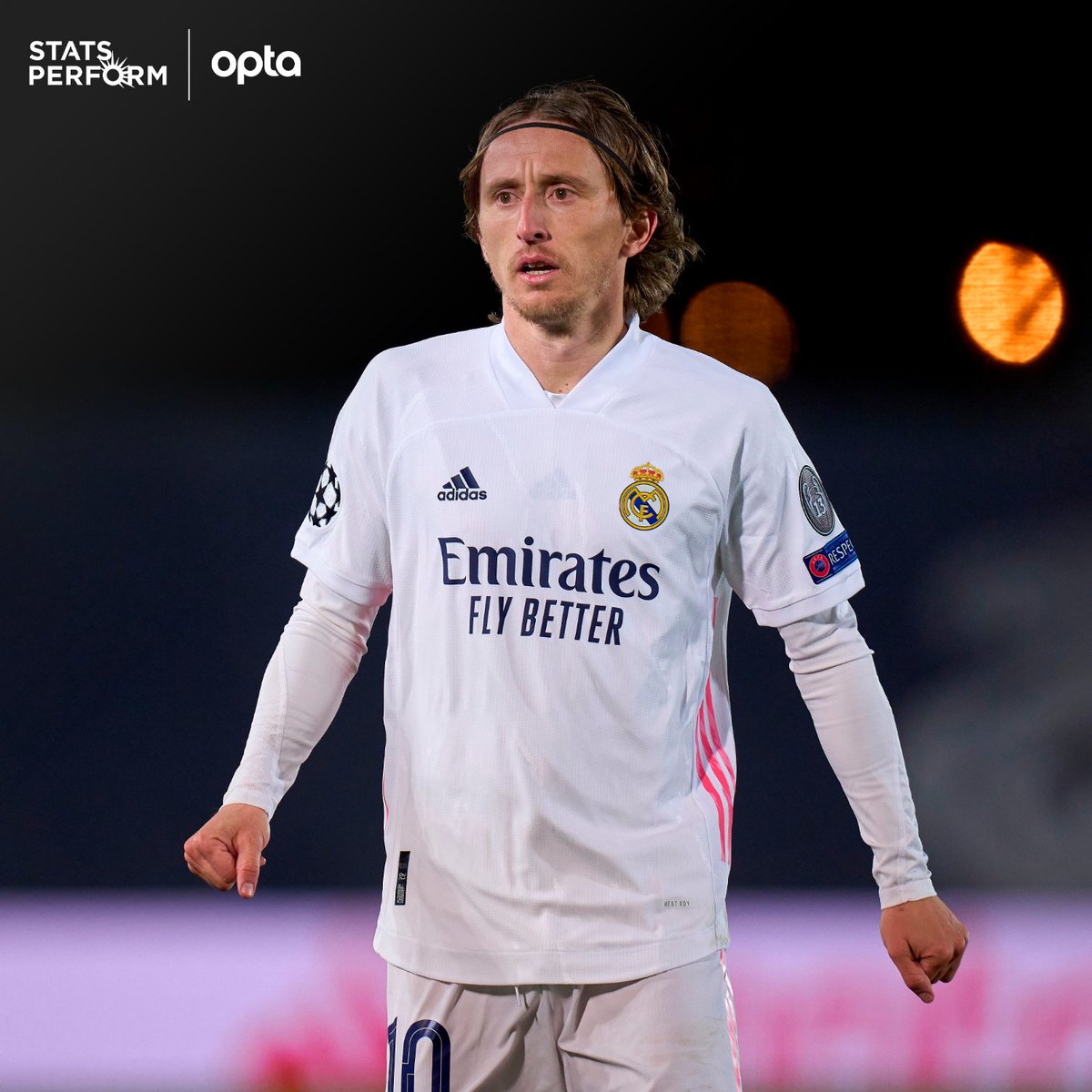 OptaJoe's tweet image. 3 - Luka Modric is the oldest player (35y 209d) to assist in three consecutive Champions League games since Ryan Giggs for Manchester United in April 2011, who did so aged 37. Vintage.