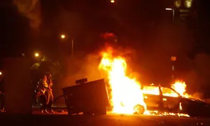 OxfordDiplomat's tweet image. Pictures from TODAY in Northern Ireland. Not 1971. Not 1981. Not 1991. But 2021. Where is the front page coverage in mainland UK of a peace project cracking at the seams? Because it seems the media have taken the view: what happens in Northern Ireland, stays in Northern Ireland.