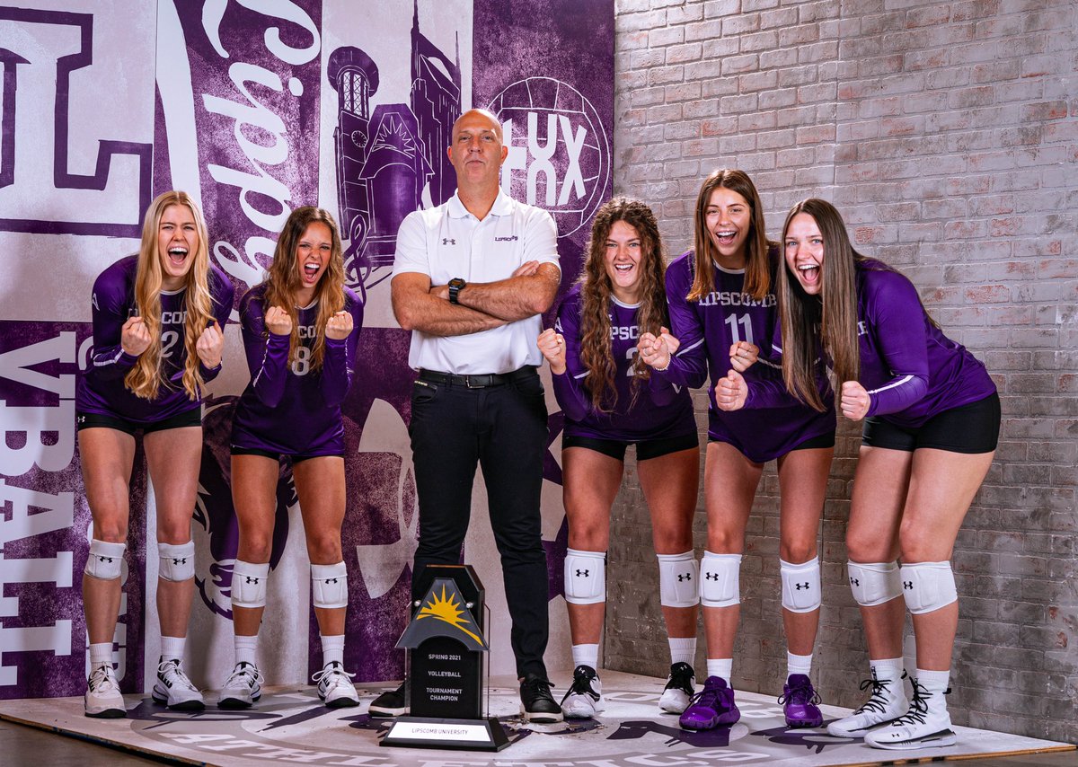 LipscombVBall's tweet photo. Brought home a new member of the family 📸🏆

#HornsUp🤘 #LUV https://t.co/PkA7J7XU35