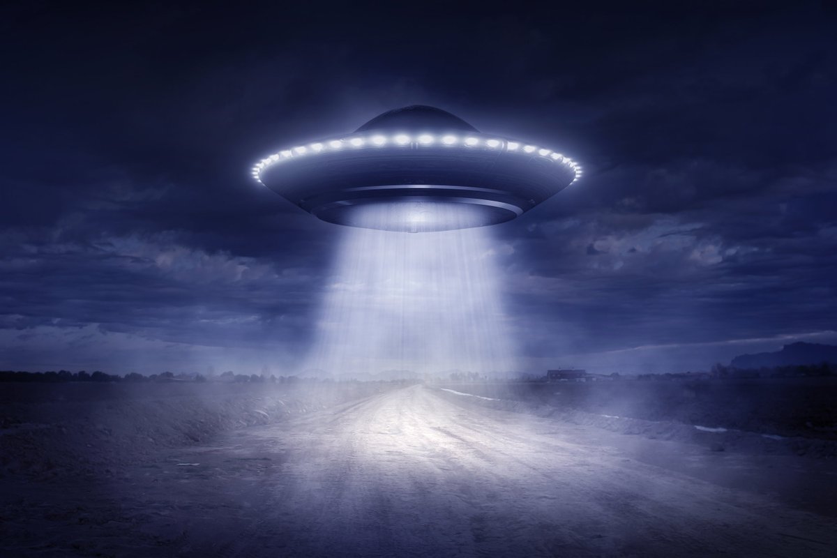 something like this requires several types of disclaimers up front, so let me get them out of the way. first of all, I'm all kinds of interested in theories about fields of research/scenes and I'm intensely interested in the UFO topic, even if I'm not actually interested in UFOs