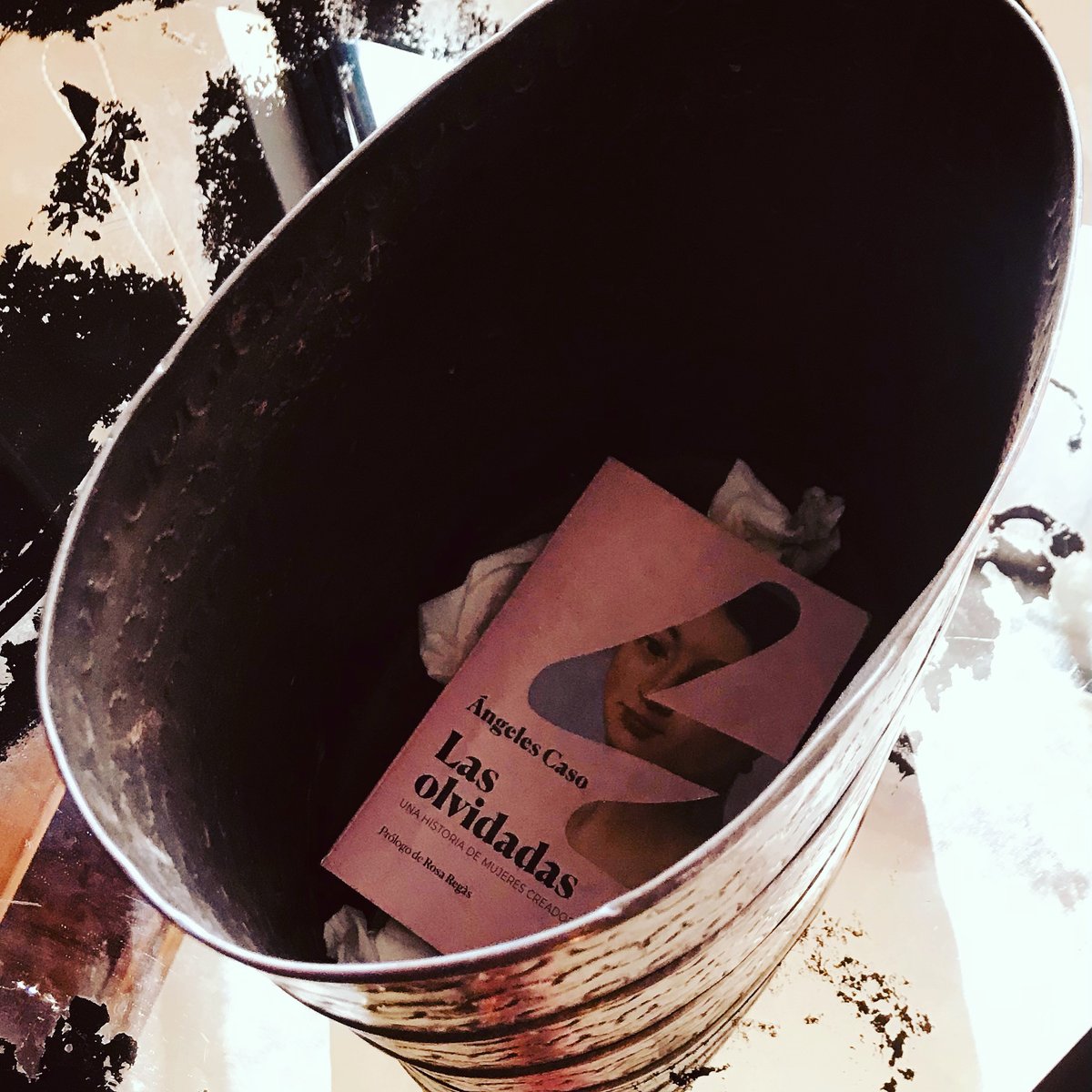 “…mirar a las mujeres creadoras cuyas obras existieron y existen, pero cuyos nombres desaparecen, siempre es necesario. – Doris”. <a href="/caso_angeles/">ÁNGELES CASO</a>  libroslidia.blogspot.com/2021/04/no-me-…