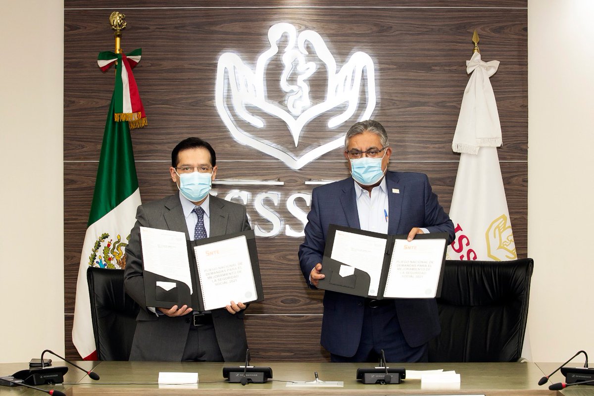 Seccion36Ofic's tweet photo. #TodosSomosUno 🙋‍♀️🙋🙋‍♂️

🟠 Entrega #SNTE 📚 al @ISSSTE_mx  👨‍⚕️ Pliego Nacional de Demandas para Mejoramiento de la Seguridad Social 🟠 Simultáneamente, por primera vez, secretarios seccionales del Sindicato entregaron 18 pliegos estatales ✔️

Nota 👉 https://t.co/GRMRqL4hXj 👈 https://t.co/gQ5MHdxnQY