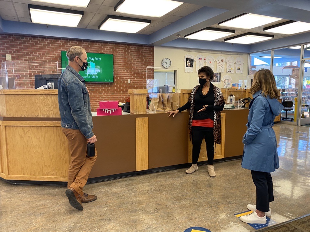 boisemayor's tweet photo. Happy #NationalLibraryWorkers Day! Our branches support us in so many ways—especially over this last year. From curbside pickup to grab-and-go kits, they kept us reading, learning &amp; connected. We really can’t thank them enough (but we hope a few donuts helped make today sweeter!) https://t.co/GSEZlfn5N8