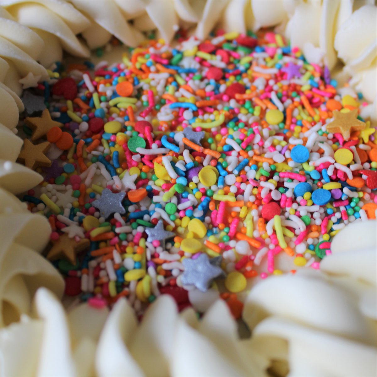 SPRINKLES!!! #Sprinkles #Rainbow #Cake