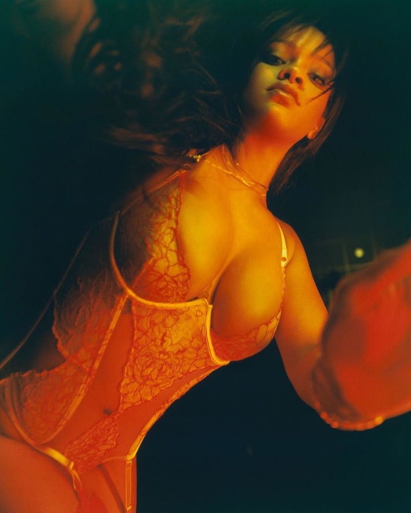 rihannafyp's tweet photo. Rihanna is so damn FINE https://t.co/1KWbWJiqkZ
