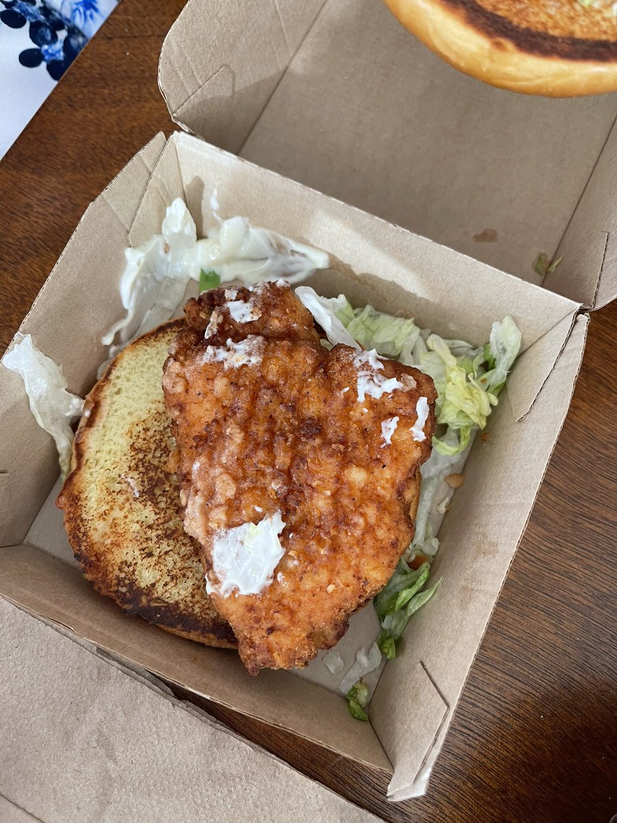 maplethornmanor's tweet photo. @McDonalds where is the rest of the chicken? You’ve been out of medium cups for a month and downsizing people. Now out of medium fry containers?  Come on man. https://t.co/hw645PKPkt