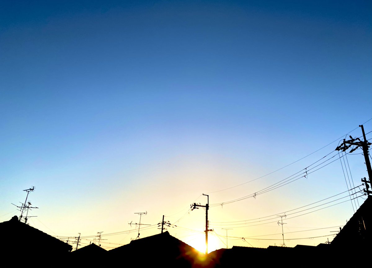Fmひらかた 周波数fm77 9mhz はじまりの朝 新しい朝が来た 希望の朝だ 枚方では 昨日 小学校入学式 本日 中学校入学式 明日 高校入学式 因みに写真は 今朝6時の枚方の空 因みにラジオ体操の時の歌は ラジオ体操の歌 というそうです 新入生の Fmひらかた 周波数fm77 9mhz はじまりの朝 新しい朝が来た 希望の朝だ 枚方では 昨日 小学校入学式 本日 中学校入学式 明日 高校入学式 因みに写真は 今朝6時の枚方の空 因みにラジオ体操の時の歌は ラジオ体操の歌 というそうです 新入生の