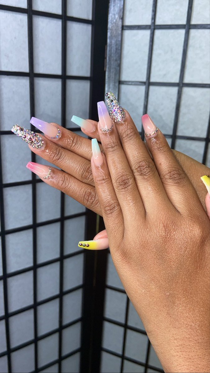 _Payroll__'s tweet image. 🤩 these are one of my favorites ✨💅🏽💎💎💎💎 #Bookthelook #BookNow #linkinbio #ForeverNails #ForeverStonned