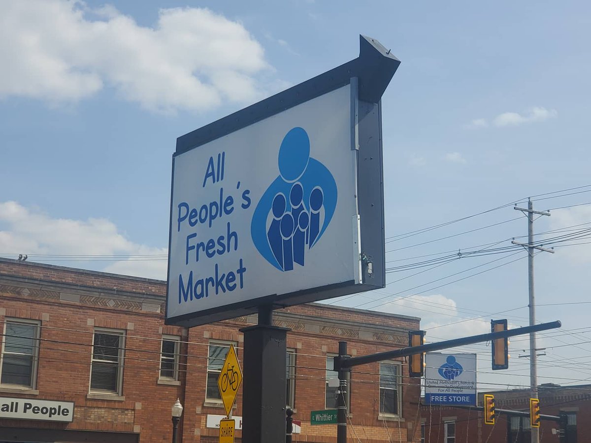 JudgeSKMunson's tweet photo. A beautiful day to help All People's Fresh Market feed the community. So much good and gratitude going on. https://t.co/Z8Tz6Ym3As
