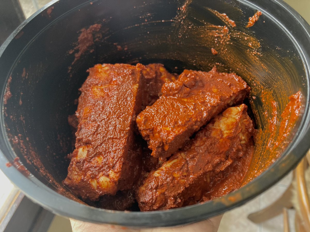 __nattta's tweet photo. #veganhack: hoy hice tempeh adobado y quedó súper rico 🤩 Hice trampa porque usé de esas mezclas pre-preparadas pero es que más rápido. Solo es de hervir el tempeh unos 5mins, marinar, dejar reposar y freír ✨👌🏽👌🏽👌🏽 https://t.co/tmUaYyhcBO