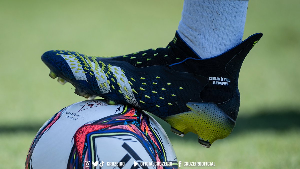 Chuteira Predator Freak+ Campo! 😍

<a href="/adidasbrasil/">adidasbrasil</a> #ReadyForSport ⚡

➡️ bit.ly/3b5pQi3