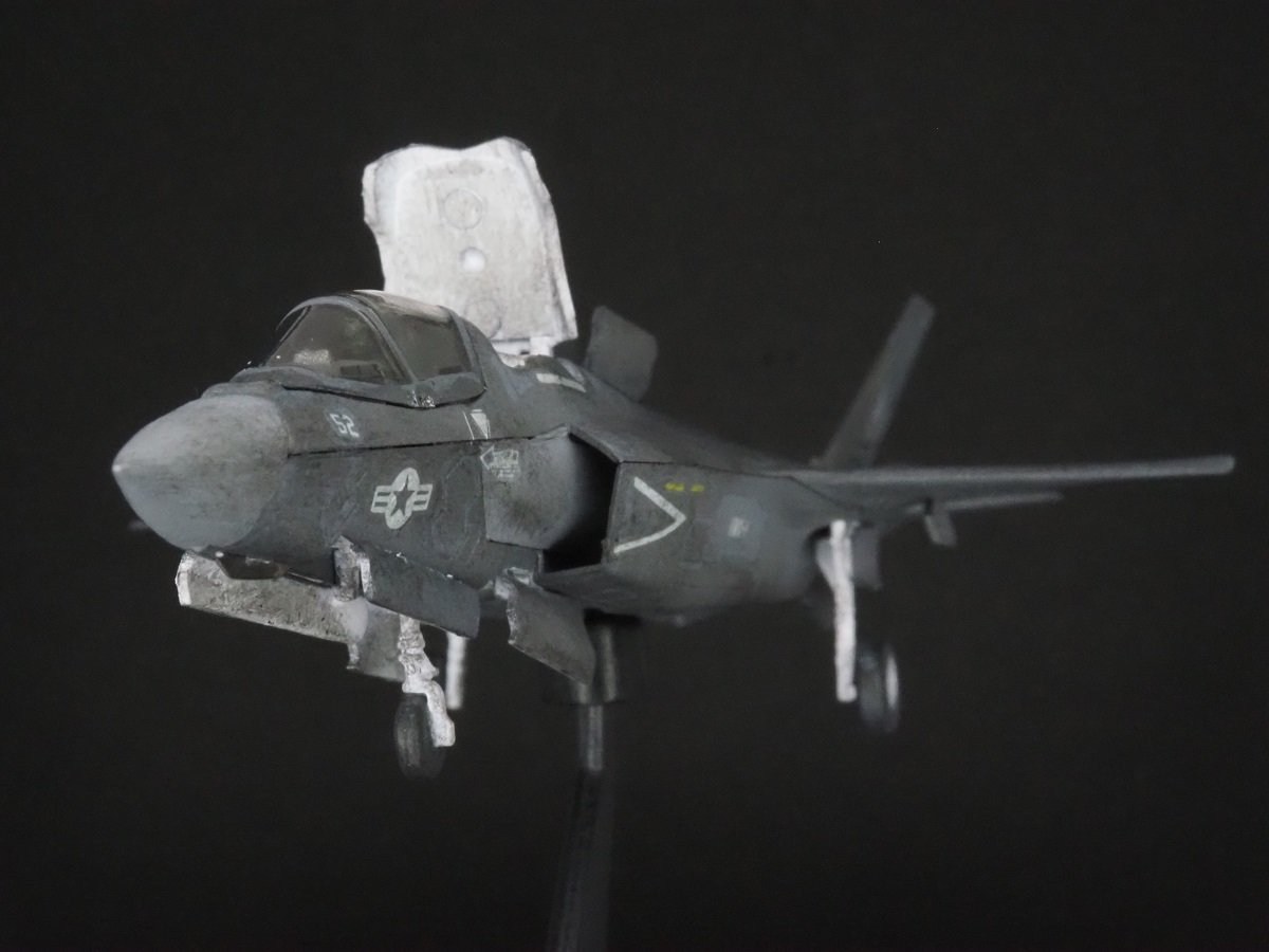 vcwQcabEBkyc7Ff's tweet image. 食玩のF-35にリッタチと汚しをしてみました。1/144と小さいけれどなかなか上手くいったほうかな〜合わせ目は…次回頑張ります。
＃F35LIGHTNING2
＃FToys
＃食玩