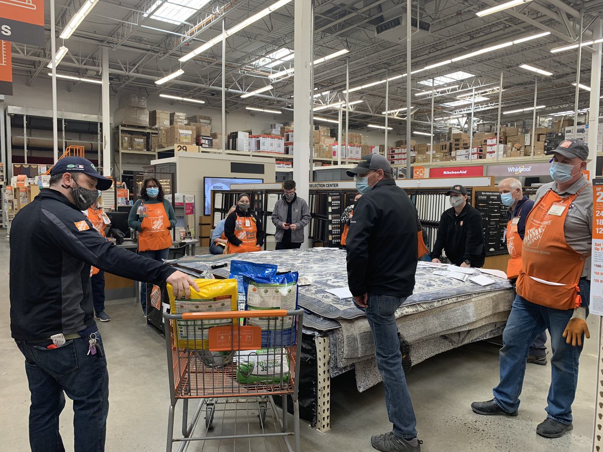In Danbury’s commitment to provide our teams the necessary tools to provide a great customer experience, our SCOTTS’ partner gave our leadership team and associates PK sessions <a href="/scottgseam/">Scott Seaman</a> <a href="/hmalak/">Sam</a>