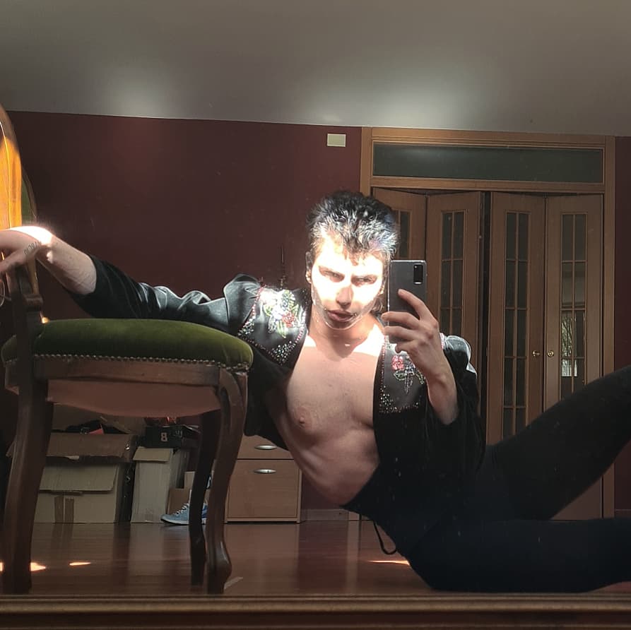 IanAlieno's tweet photo. Jojo who 

#jojosbizarreadventure #ftm #gothboy #malecorset #waspie #jotarocosplay #JJBA #malemodel #artreference #yaoi https://t.co/99q45VClpX