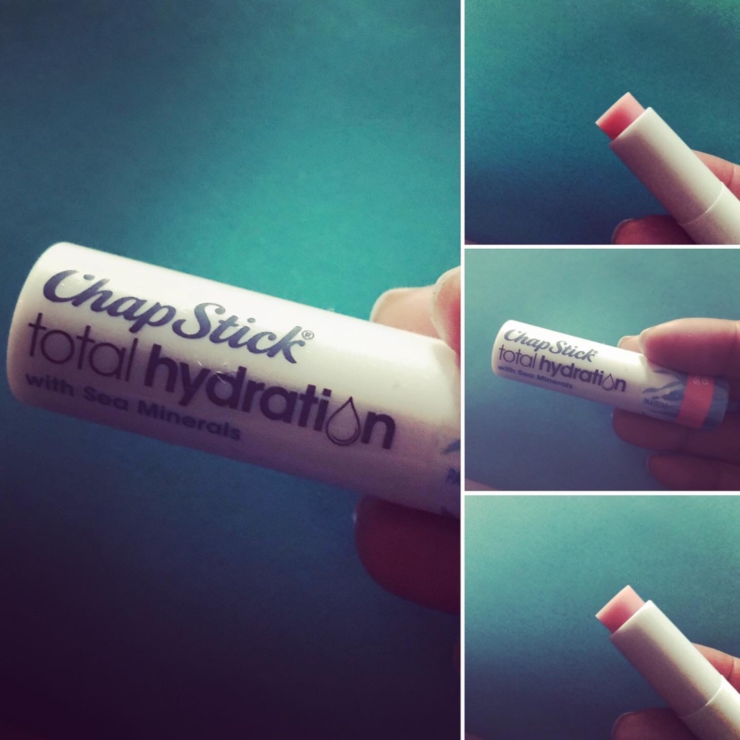 bbgirlivanvan's tweet photo. Total hydration with Sea Minerals! #ChapStickSeaMinerals #complimentary @ChapStick @Influenster this product leaves my lips shiny which I don’t like, I do like that t hydrates my lips, has no scent or taste! https://t.co/aKRghkzbbB