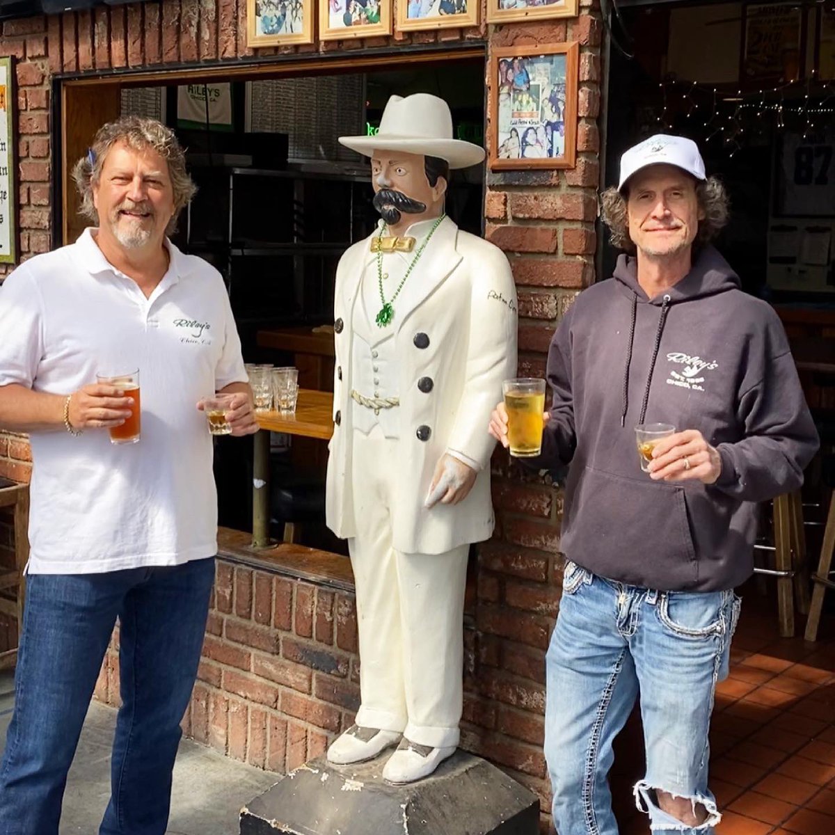 Riley's Bar tweet media
