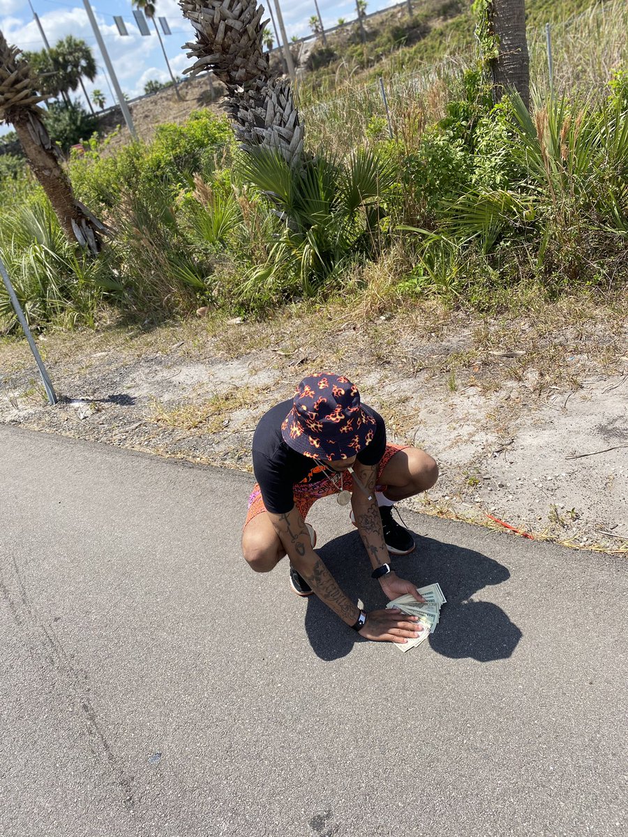 _tdrlorrobert's tweet photo. Really Living How Tf I Want I Was Just Fucked Up In Da Trenches Not Ta Mention 🌴✨🔥 #ProjectRebel🎸 https://t.co/5M6y1Zs6tj