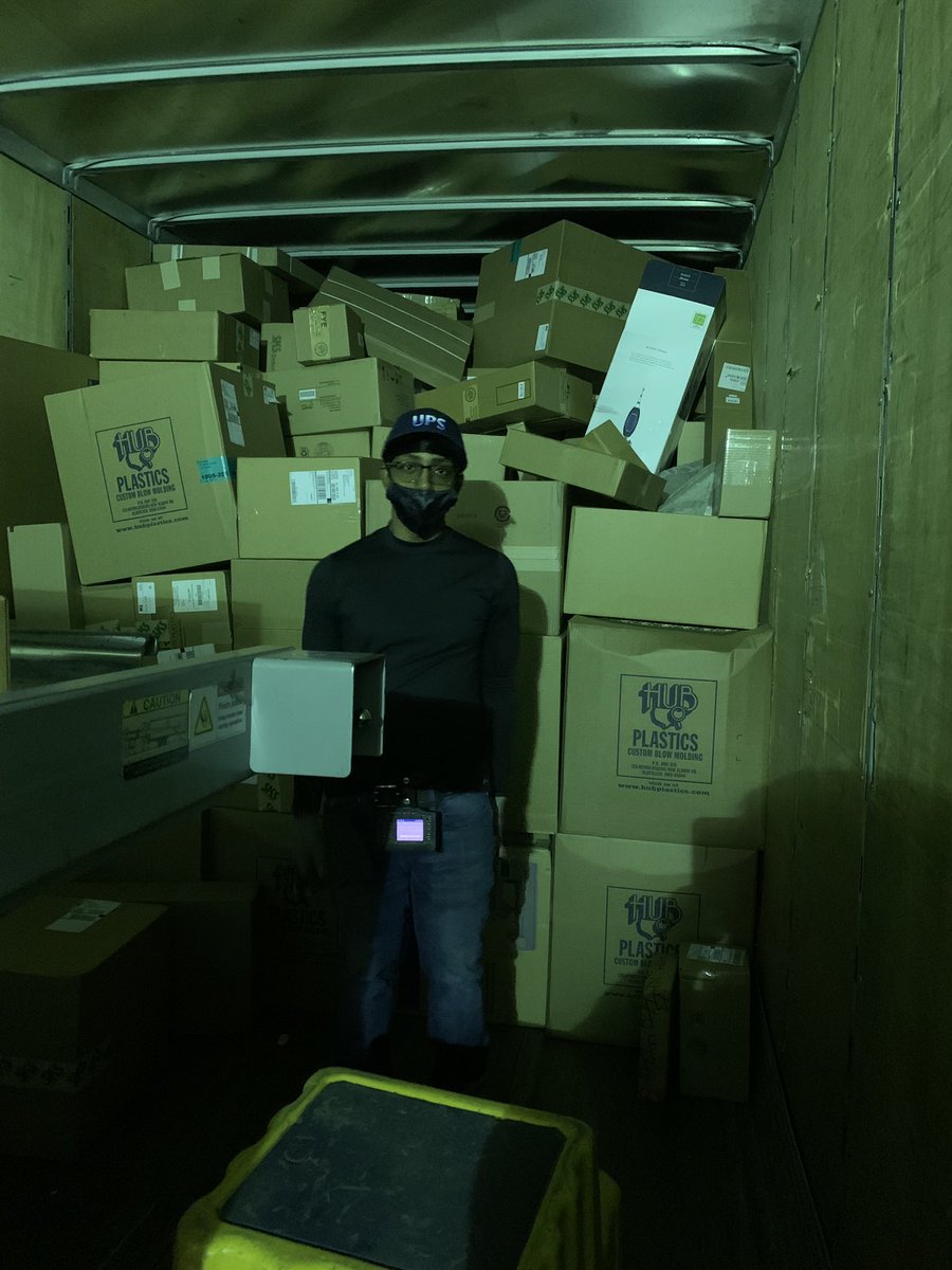 Kay-wan knows everyday is leg day at UPS!  He was recognized while using his loadstand and received a UPS hat! @jenkowalik_ @safetyfirstNED #NEDAPRIL2021 #loadstand #liftlower #riskreduction