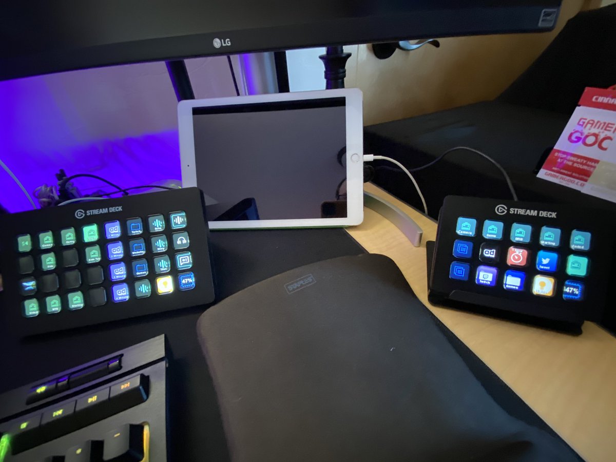 slapartist_406's tweet photo. Who’s says you can’t have a double decker. @elgato #streamdecks https://t.co/N5GXzDwu4m
