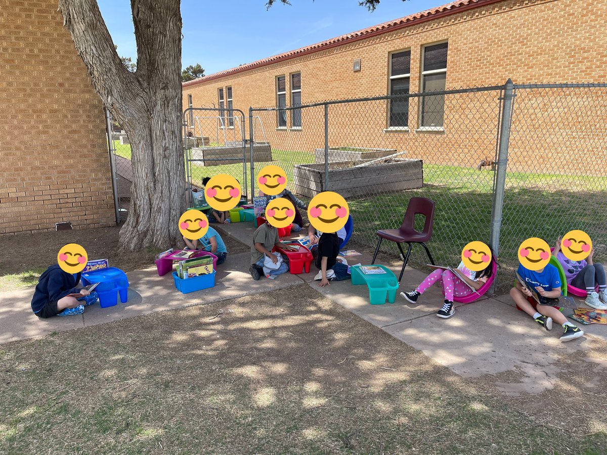drew_ketron's tweet photo. Great weather calls for outside independent reading. 💙 I am so excited about the love for reading they have grown this year! https://t.co/0hEs2ldnax