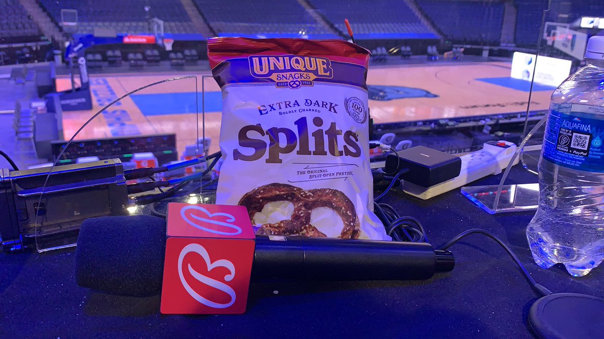 thefishnation's tweet photo. Itโs Tip Time!!! Do you know where your snacks are?
@memgrizz at @MiamiHEAT on @GrizzOnBally
Tonightโs selection:
Ham sandwich
@UniqueSnacksUSA Extra Dark ๐ฅจ
Perfect combination!
Show me your snacks!
#GoGrizz
#GrzNxtGen
#HustleXFloat
#GrindCity
#Snacks https://t.co/6ZPgggWSNy