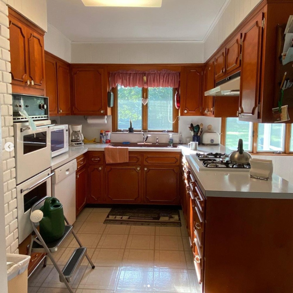 Love seeing these transformations! #DAinspired
--
Appliances by <a href="/DAppliances/">Designer Appliances</a> (feat. <a href="/boschusa/">Bosch USA</a> <a href="/SharpHomeUSA/">Sharp Home</a>)
Cabinets by Star Mark
Tile by <a href="/Standard_TileNJ/">StandardTileNJ</a> 
📸 by <a href="/KMrenovate/">KraftMaster</a>