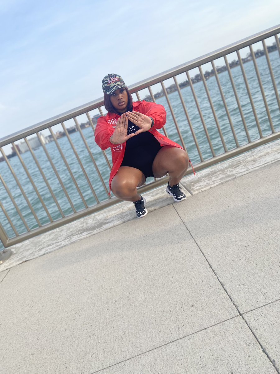 loveauty_'s tweet image. Let me reintroduce myself, the pleasure is mine. In Delta Land my sorors know me as R.E.Defined . Many have tried, so make no mistake. Delta Sigma Theta is the ONLY way!
#AOML #23 #DELTABETA