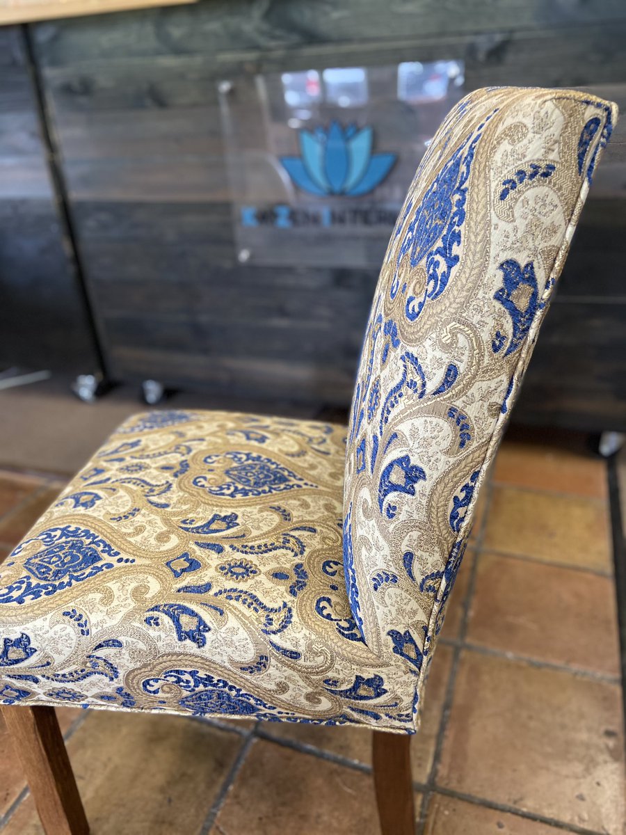 KZI_AZ's tweet image. Total transformation! These chairs are now some type of luxury! #kziaz #reupholstered