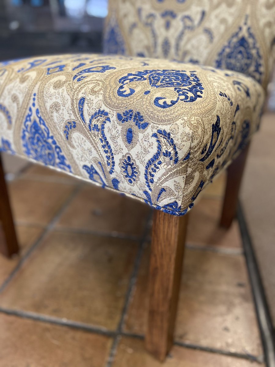 KZI_AZ's tweet image. Total transformation! These chairs are now some type of luxury! #kziaz #reupholstered