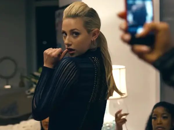 classyreinhart's tweet photo. now she ALWAYS understood the assignment https://t.co/cpuRR0mq1G