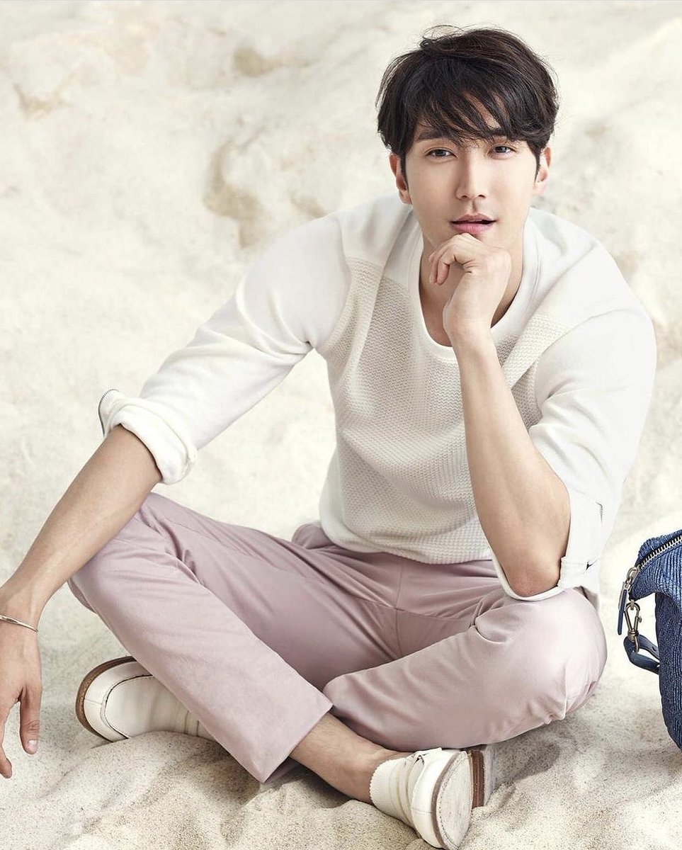 Happy birthday our Mashi <a href="/siwonchoi/">Siwon Choi</a> 🎊🎂💙🤍
P.S: One of my favorite pictures 😊
#Siwon #SUPERJUNIOR #ChoiSiwon #SiwonChoi <a href="/SJofficial/">SUPER JUNIOR</a>