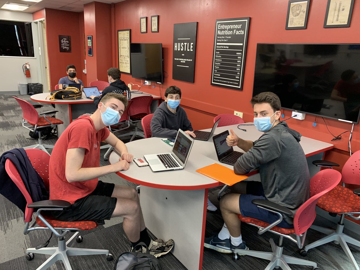 JoeNavickas's tweet photo. First day back in full day school today. Incubating today in the classroom. @incubatoredu #busedu @DHS_Anderson https://t.co/rdQZNVsCHk