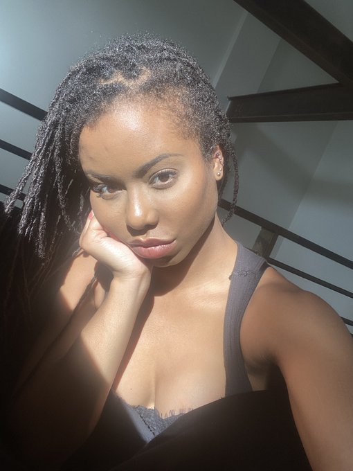 2 pic. hi. this is a tweet to alert you to the existence of my asshole on @Pornhub https://t.co/f11r