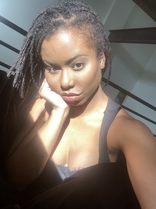 1 pic. hi. this is a tweet to alert you to the existence of my asshole on @Pornhub https://t.co/f11r