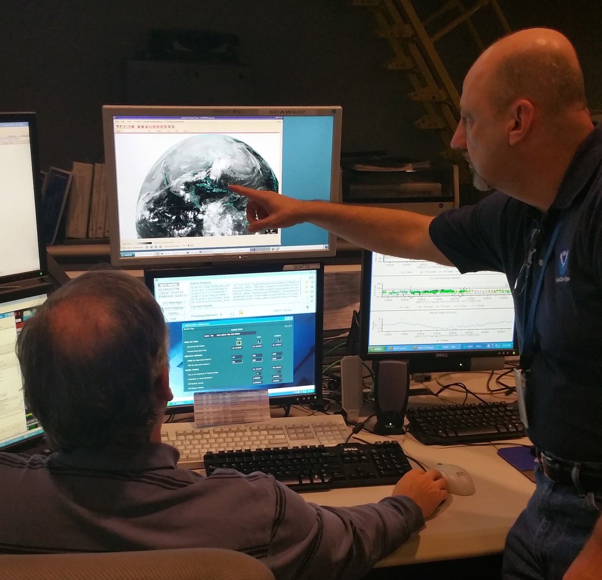 NWSLosAngeles's tweet image. It takes all kinds of skills to provide weather information.  And not everyone at #NOAA is a meteorologist.  Learn about weather satellite controllers on #SciJinks at: scijinks.gov/satellite-cont…