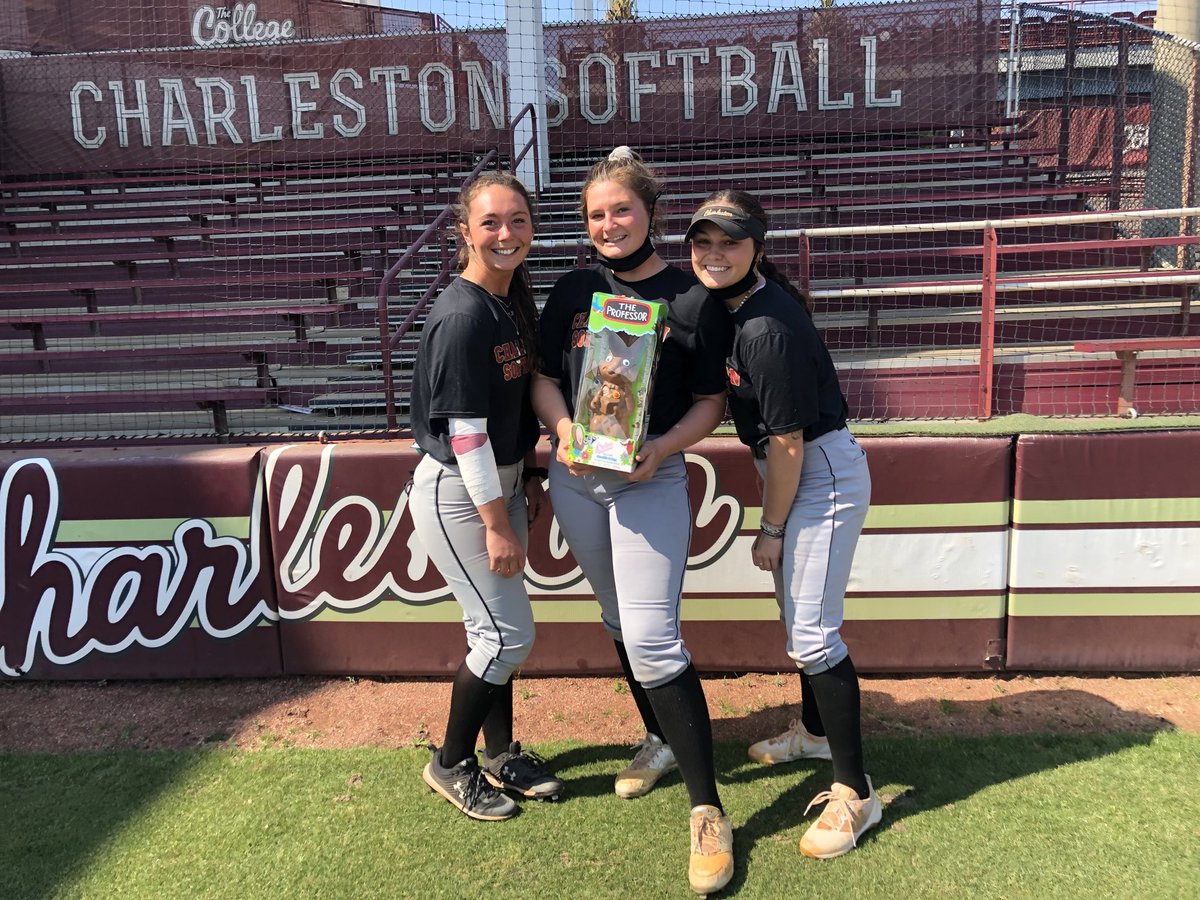 The winning team of the Frisbee Golf game on the field and the Easter Bunny chocolate trophy! @Camden81359331 @jennakcarter and twitterless Kylie. Way to throw those thangs! @CofCSoftball #winnerwinnerchocolatedinner 🐰