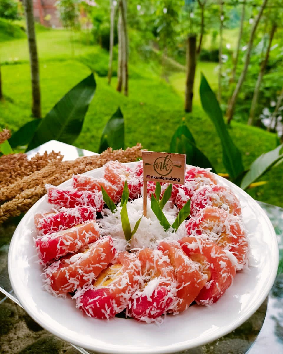 Siapa yg suka ngemil jajanan pasar? Nah ini salah satu varian kue tradisional khas di <a href="/nkcafemalang/">nkcafemalang</a>.
.
Variannya yg beragam jadi mengingatkan kita utk menikmati kudapan tradisional di masa kecil yg legend ini ya.. jadi penuh nostalgia.. Monggo diorder yuk!
