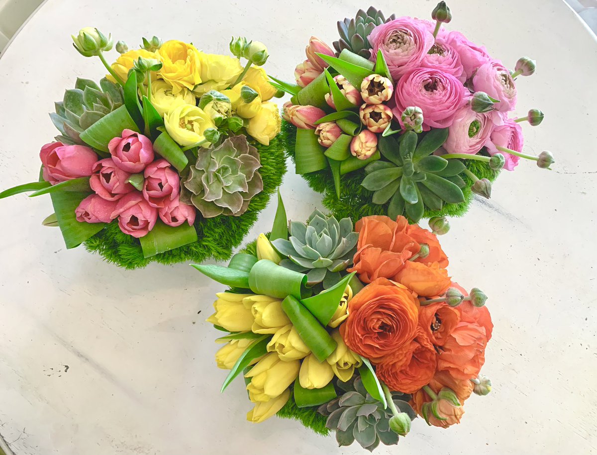 FlowerfulHeart's tweet photo. A few days late, and still in season. 🐣 Happy #Easter from my Flowerful Heart to you! 🌷💛🍃

#HappyEaster #freshflowers #spring 

@TheFlowerWorld https://t.co/O9uiFIOi6Z