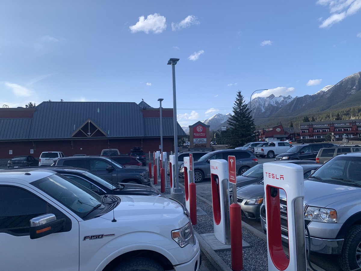 caseycoutts's tweet photo. @elonmusk @Tesla all station are full . Zero Tesla’s , had to improvise. This is in Canmore Alberta canada https://t.co/Yr7MHnvyF3