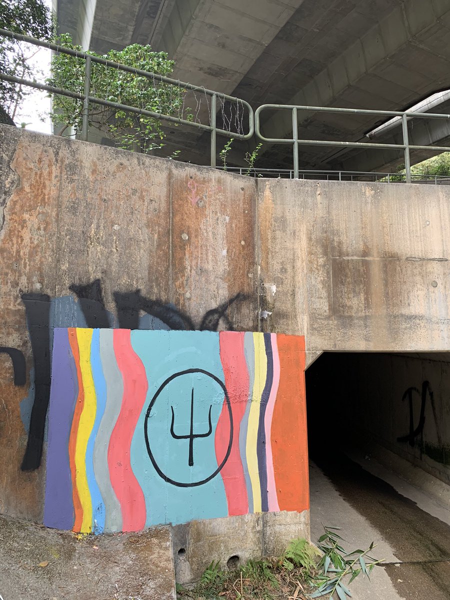 nhysari's tweet photo. twenty one pilots mural spotted in hong kong #scaledandicy #twentyonepilots https://t.co/O24GuvMtm6