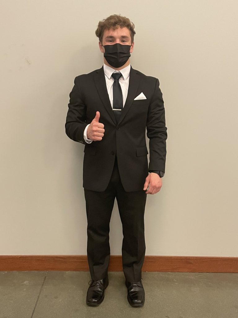 YUPanthersMWRES's tweet photo. Congrats to Pierce Mederios for winning YC male athlete of the year! Pierce has always represented our program and school in the very best way. Way to go @pedialight ! Go Panthers! https://t.co/yB1iT3vphN