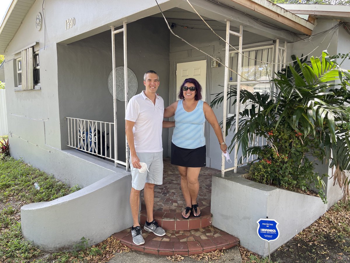 305Homes's tweet photo. "The house was on the market for 2 hours &amp; Corey brought me an offer. He went above &amp; beyond any other real estate agent I had dealt with in the past. He managed to impress a Lawyer &amp; CPA, and sold the house in less than 2 hours. If that is not impressive, I don't know what is!" https://t.co/IJTFTcTIlL