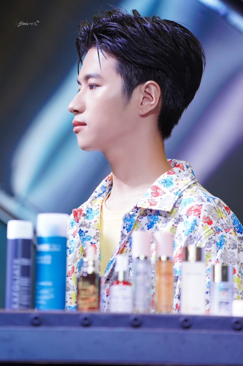 chris_sunnnn's tweet photo. 📸20210406 siam center
【HD】

侧颜杀🤩🤩🤩
@bplannnnn 

#PLANxHandsomeBlogger 
#PlanRathavit #คนของแปลน https://t.co/pfpQBvmdwW